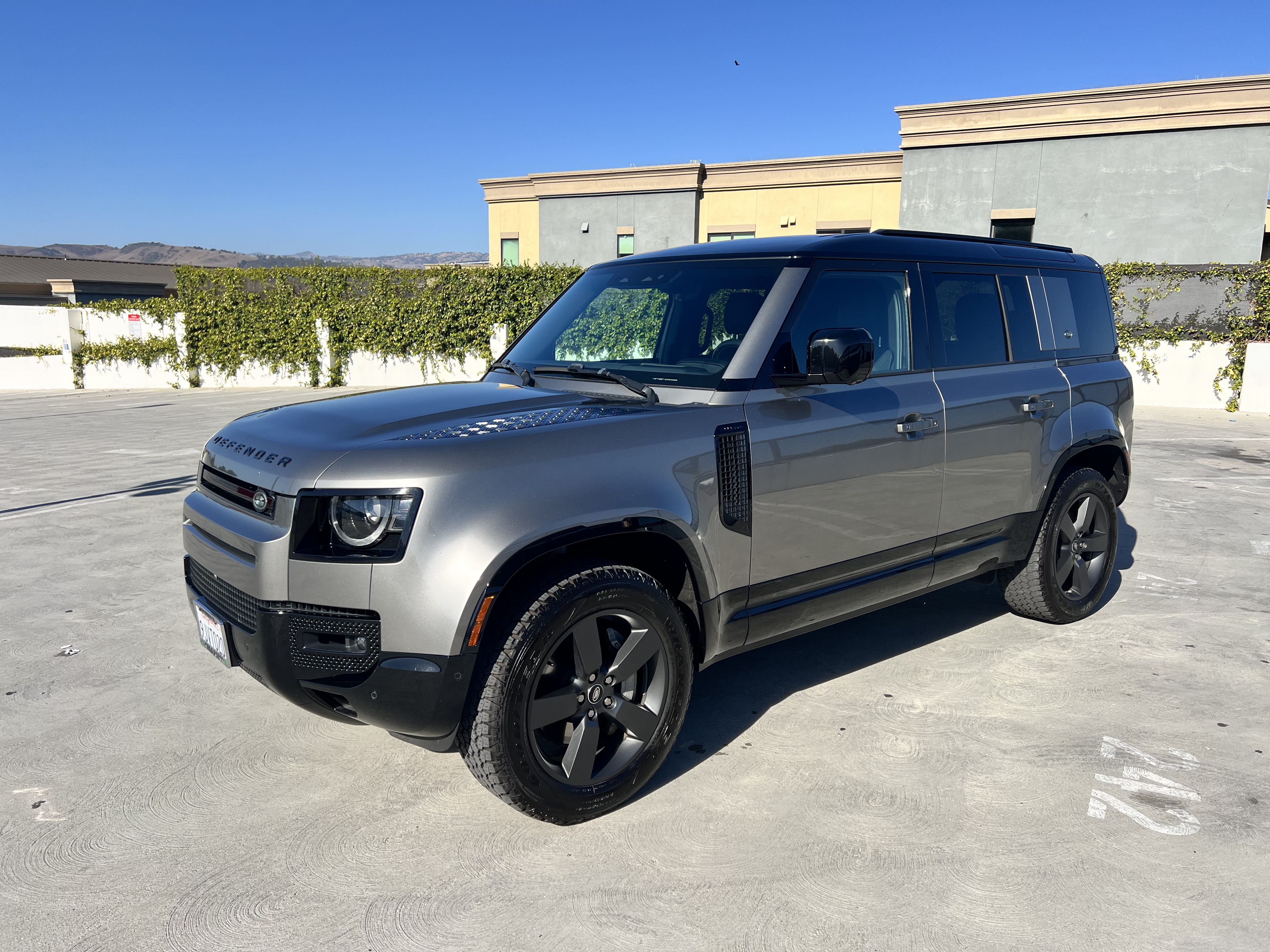 Used 2024 Land Rover Defender 110 X-Dynamic SE AWD/4WD image 1