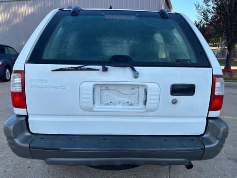 Used 2001 Isuzu Rodeo S image 3