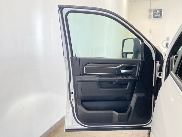 Used 2026 RAM 3500 Big Horn AWD/4WD image 15