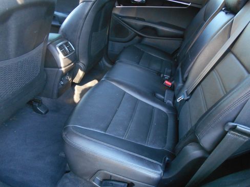 Used 2019 Kia Sorento LX image 9