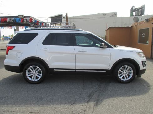 Used 2017 Ford Explorer XLT Sport SUV 4D FWD image 1