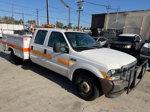 Used 2002 Ford F350 2WD Crew Cab DRW Super Duty image 1