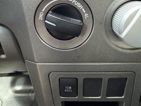 Used 2010 Toyota Tundra 4x4 CrewMax image 15