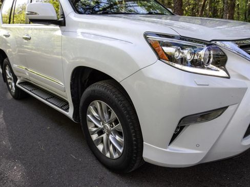 Used 2018 Lexus GX 460 image 11