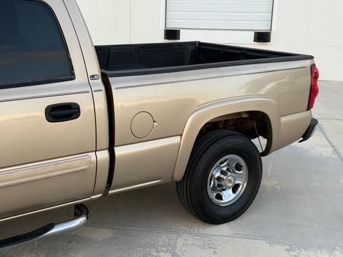 Used 2004 Chevrolet Silverado 2500 LS RWD image 28