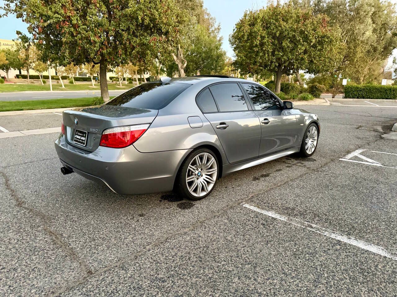 Used 2010 BMW 550i w/ M-Sport Package RWD image 10