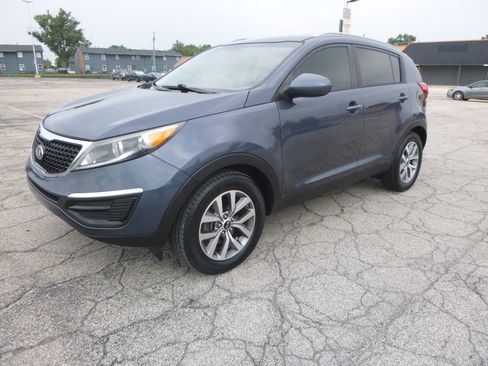 Used 2016 Kia Sportage FWD LX image 2