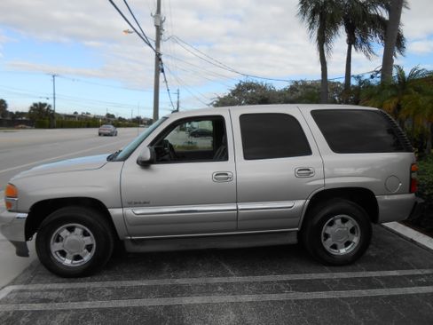 Used 2005 GMC Yukon SLT image 2
