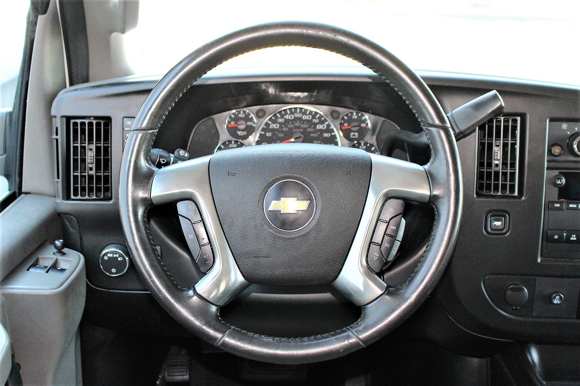 Used 2019 Chevrolet Express 3500 LT RWD image 29