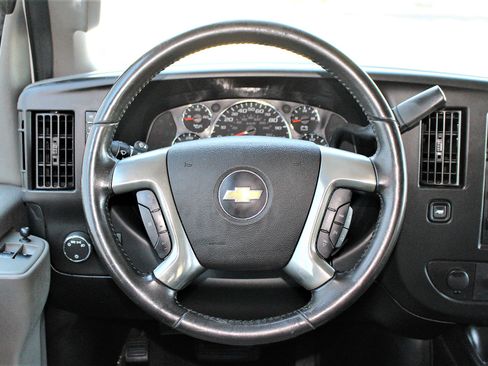 Used 2019 Chevrolet Express 3500 LT image 28