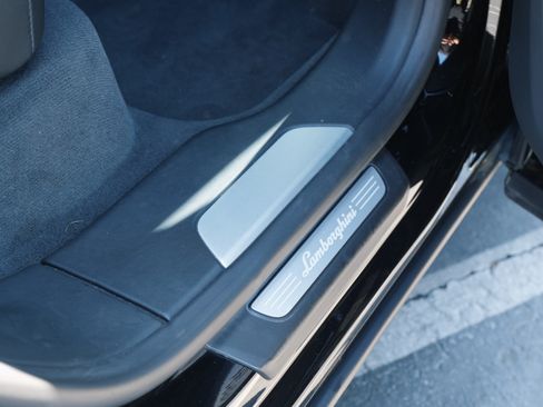 Used 2020 Lamborghini Urus image 25