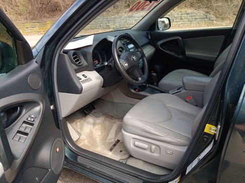 Used 2011 Toyota RAV4 Limited image 9