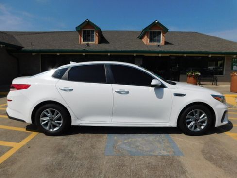 Used 2020 Kia Optima LX image 10