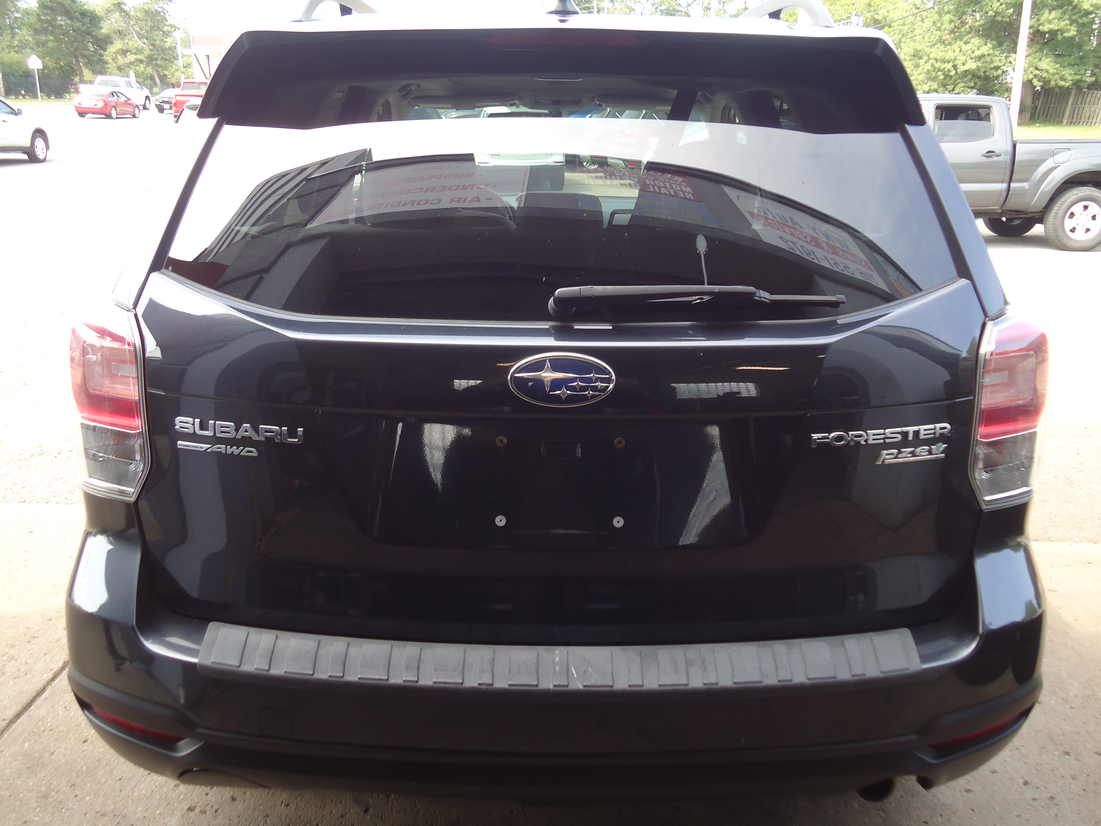 Used 2017 Subaru Forester 2.5i Premium AWD/4WD image 5