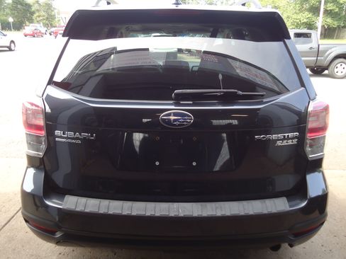 Used 2017 Subaru Forester 2.5i Premium AWD/4WD image 5