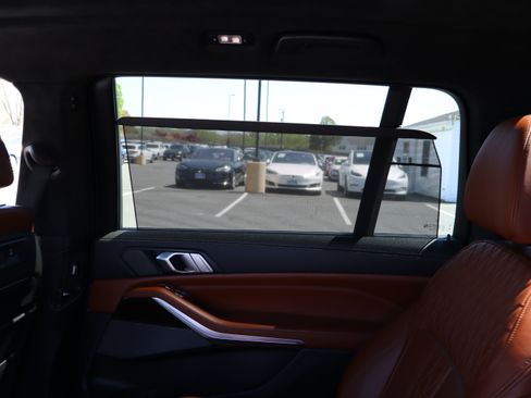 Used 2020 BMW X7 xDrive40i w/ M-Sport Package image 27