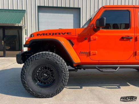 Used 2025 Jeep Gladiator Mojave AWD/4WD image 29