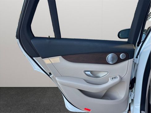 Used 2020 Mercedes-Benz GLC 300 image 39