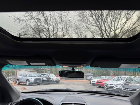 Used 2015 Ford Explorer XLT image 18