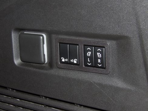 Used 2023 GMC Yukon 4WD Denali image 39