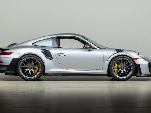 Used 2018 Porsche 911 GT2 RS image 9