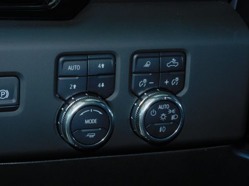 Used 2025 GMC Sierra 2500 4x4 Crew Cab AT4 image 31