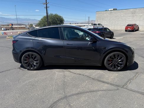Used 2024 Tesla Model Y Performance image 8