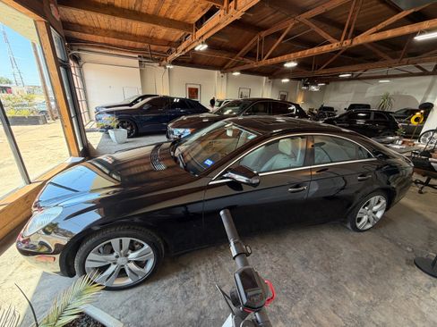 Used 2009 Mercedes-Benz CLS 550 w/ Premium Package image 12