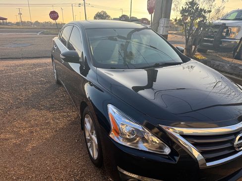 Used 2013 Nissan Altima image 3