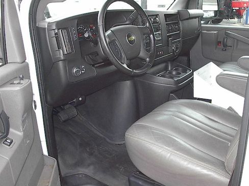 Used 2020 Chevrolet Express 3500 UNAVAIL RWD image 12