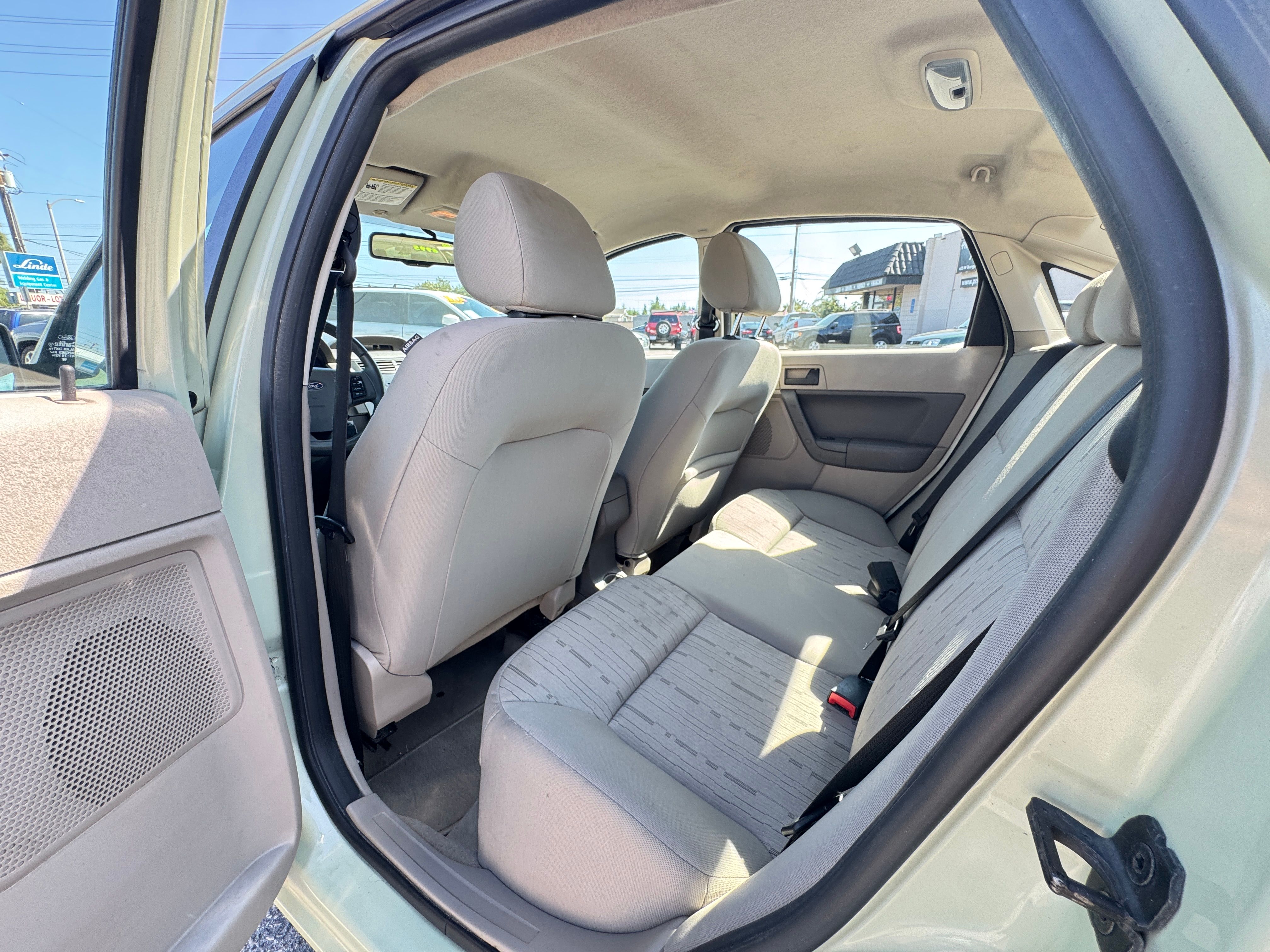Used 2010 Ford Focus SE Sedan FWD image 19
