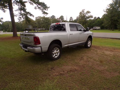 Used 2026 RAM 2500 4x4 Crew Cab Laramie image 5