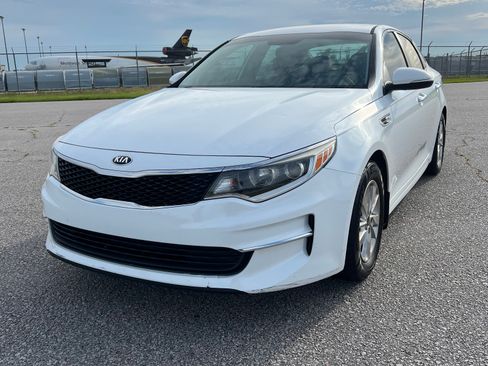 Used 2018 Kia Optima LX FWD image 3