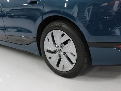 Used 2025 Audi A6 e-tron Premium image 15