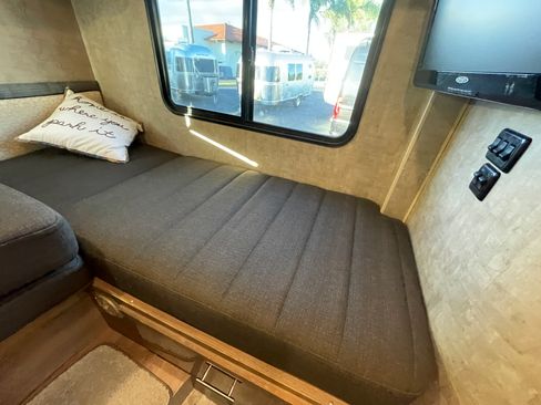 Used 2015 Mercedes-Benz Sprinter 4500 image 38