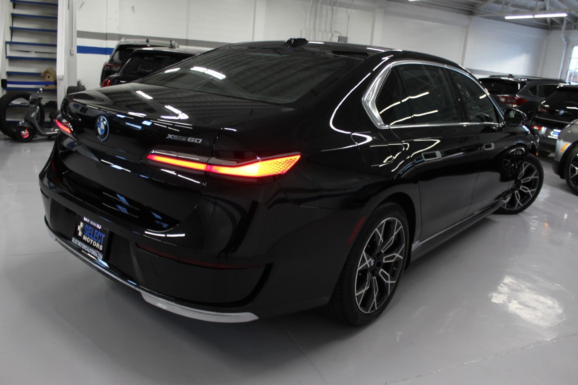 Used 2024 BMW i7 xDrive60 AWD/4WD image 7