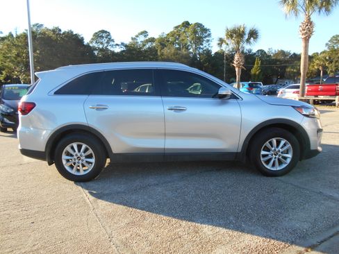 Used 2019 Kia Sorento LX image 1