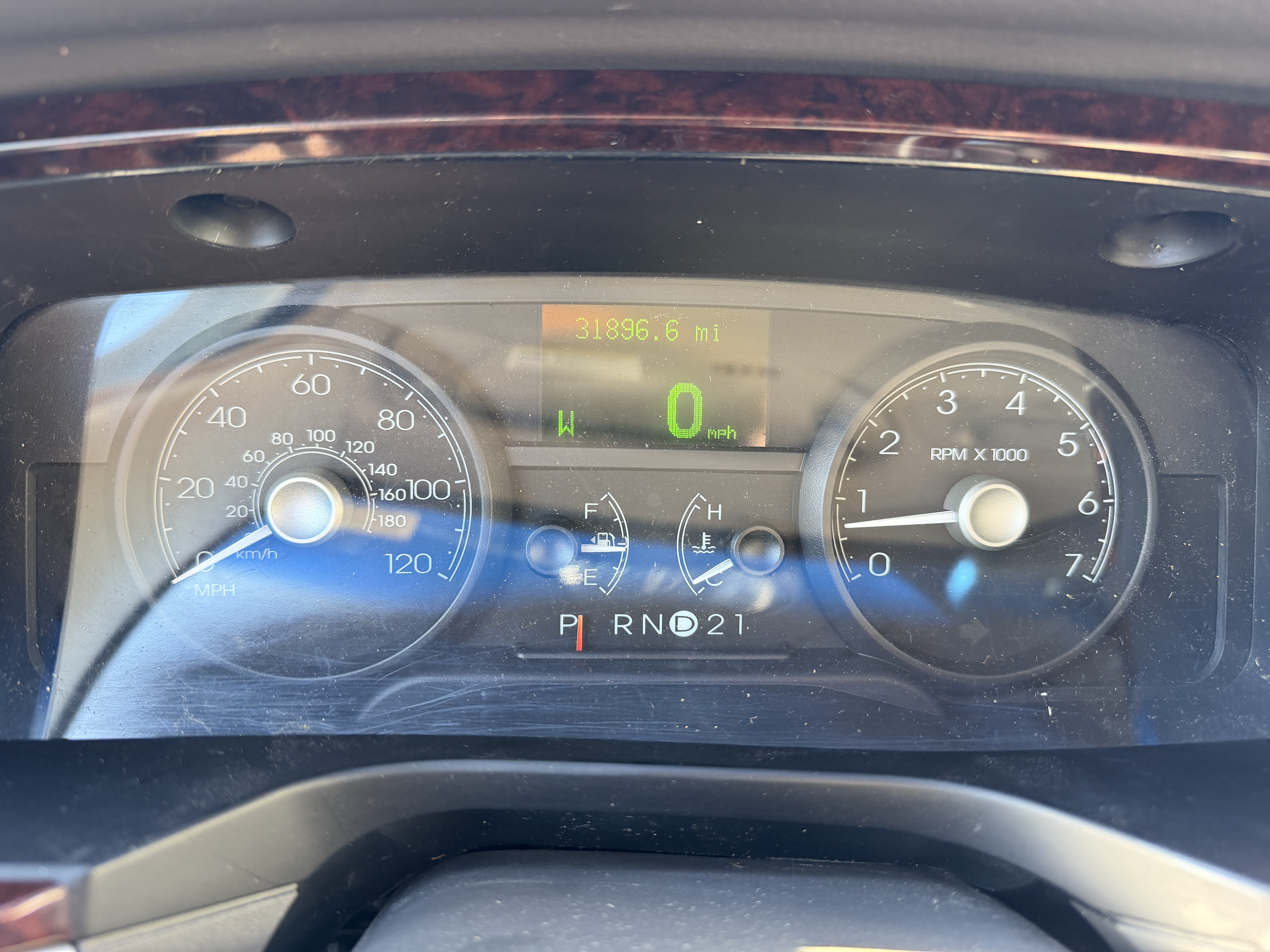 Used 2011 Lincoln Town Car Signature Limited RWD image 7