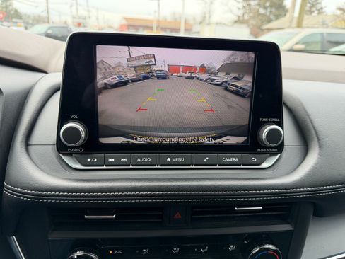 Used 2023 Nissan Rogue S image 8