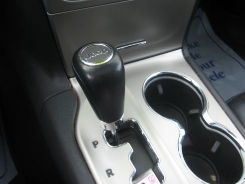 Used 2013 Jeep Grand Cherokee Laredo image 12