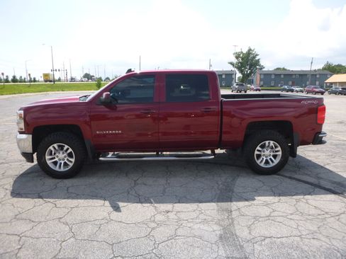 Used 2017 Chevrolet Silverado 1500 4x4 Crew Cab LT image 2