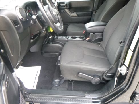 Used 2015 Jeep Wrangler Sport image 17