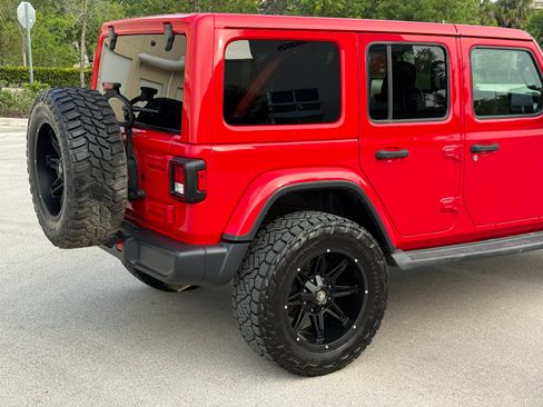 Used 2019 Jeep Wrangler 4WD Unlimited Sahara image 46