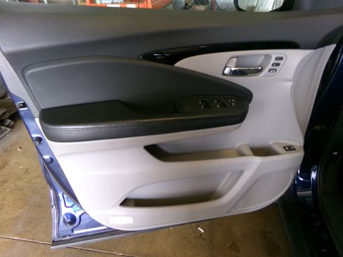Used 2016 Honda Pilot AWD Touring image 16