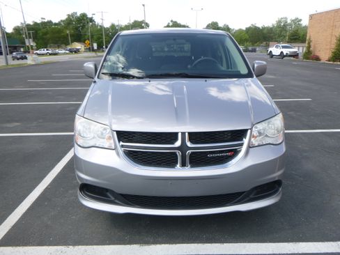 Used 2015 Dodge Grand Caravan SXT image 3