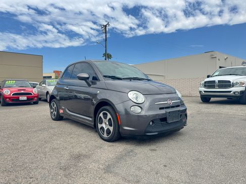Used 2017 FIAT 500 e Hatchback FWD image 11