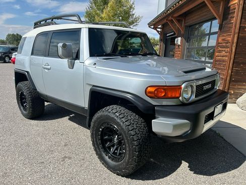 Used 2007 Toyota FJ Cruiser image 2