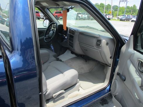 Used 2003 Chevrolet S10 Pickup 2WD Regular Cab image 20