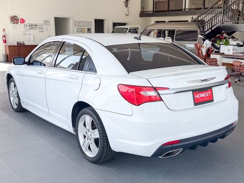 Used 2014 Chrysler 200 Limited Sedan FWD image 6