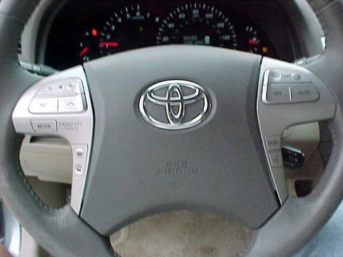 Used 2009 Toyota Camry XLE image 33